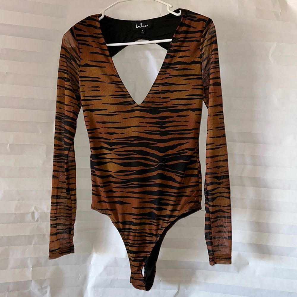 Lulus Animal Print Bodysuit Long Sleeve V-Neck Cheetah Leopard Size Small